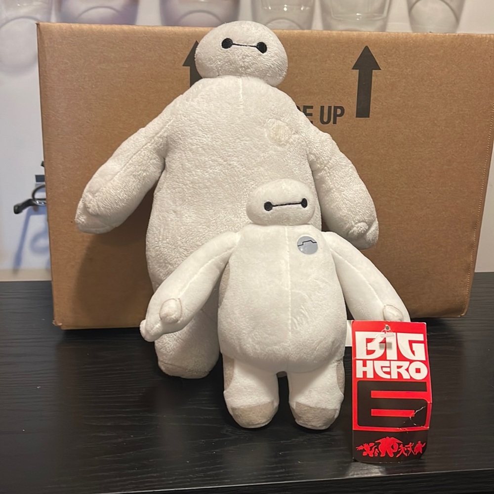 Disney big hero 6 -Baymax lot (larger one talks)